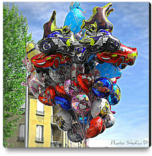 Ballons (Braderie de Montigny-Les-Metz) Canvas Print by Stefan D