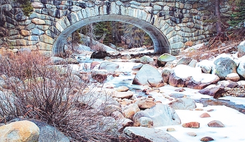 river covered with snow at Sequoia national park, USA Mural by Timmy333